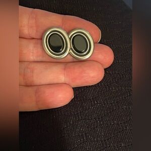 VINTAGE N.26 925 STAMPED STERLING SILVER PIERCED EARRINGS W/ ONYX CENTER STONE